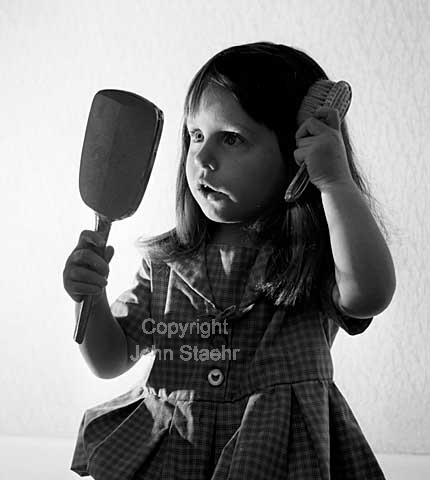 Little Girl Looking In Mirror
17/10/1964
6x6, tiff, 300 dpi, size: 22 - 27 MB.
Printsize: 25 cm
sa64433205.jpg