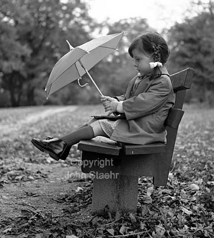 Little Girl with a umbrella.
17/10/1964
6x6, tiff, 300 dpi, size: 22 - 27 MB.
Printsize: 25 cm sa64433903.jpg