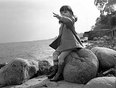 Little Girl Looking out to Sea
17/10/1964
6x6, tiff, 300 dpi, size: 22 - 27 MB.
Printsize: 25 cm sa64434302.jpg