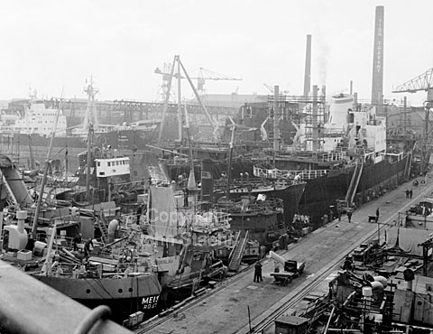 Neptunwerft, Rostock, DDR, Eastgermany.
07-05-63.
6x6, jpeg, 300 dpi, size: 1 - 2 MB.
Printsize: 25 cm d6344304.jpg