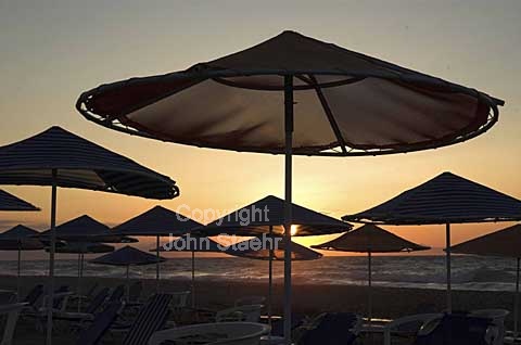 Sunset on the beach in Platanias east of Rethymno, Crete, Greece.
20/05/2007.
Digital, jpg, 300 dpi, size: 3 - 5 MB.
Printsize: 25 cm. sa070208.jpg