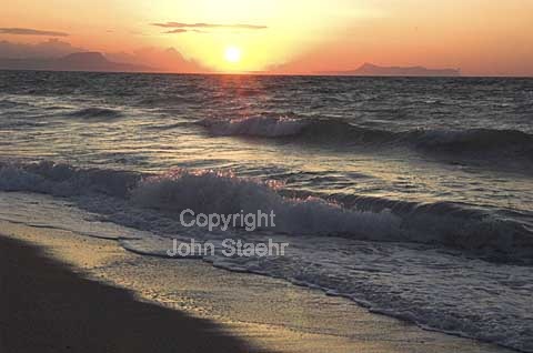 Sunset on the beach in Platanias east of Rethymno, Crete, Greece.
20/05/2007.
Digital, jpg, 300 dpi, size: 3 - 5 MB.
Printsize: 25 cm. sa070219.jpg
