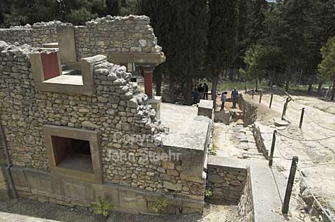 The South House. The excavation is still going on in the background. Knossos 1700-1350 BC, Crete, Greece.
21/05/2007.
Digital, jpg, 300 dpi, size: 3 - 5 MB.
Printsize: 25 cm.
sa070305.jpg