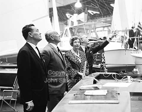 General sir. Robert Bray, Commander in Chief Allied Forces Northern Europe, visit the Boat Show in Forum, Copenhagen. Left manager Mr. Erling Sundø.
20-03-64.
6x6, tiff, 300 dpi, size: 4 - 7 MB.
Printsize: 25 cm.
f6440604.jpg