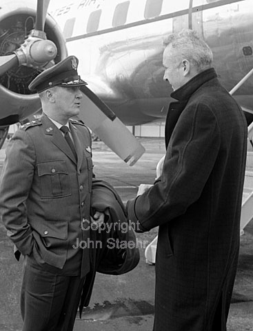 Fra v. US general Underhill og Mr. Gaaicher.
25-02-63.
6x6, jpeg, 300 dpi, size: 2 - 3 MB.
Printsize: 30 cm a6340204.jpg