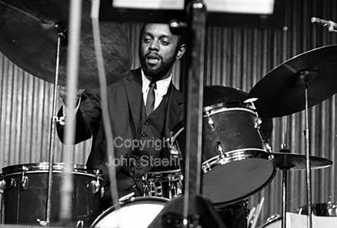 Al Heath. George Russell Sextet. Copenhagen Jazz Festival 1964.
06/10/64.
24x36, tiff, 300 dpi, size: 4 - 7 MB.
Printsize: 25 cm sa64460311.jpg