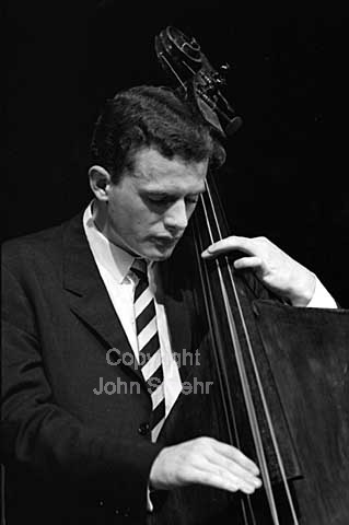 NHØP. NHØP Niels-Henning Ørsted Pedersen's sextet. Copenhagen Jazz Festival 1964.
06/10/64.
24x36, tiff, 300 dpi, size: 4 - 7 MB.
Printsize: 25 cm
sa64460902.jpg