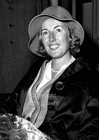 The British singer Vera Lynn arrive to Copenhagen Airport. Takes part in Danish Television.
21/10/64.
6x6, tiff, 300 dpi, size: 4 - 7 MB.
Printsize: 25 cm v6443504.jpg