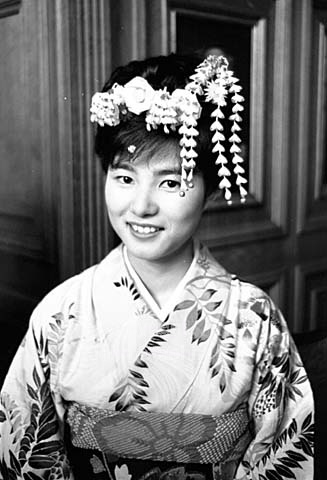 Miss Tokyo besøger Københavns Rådhus. Miss Tokyo 1963-64 visit Town Hall in Copenhagen, Denmark.
11-04-64.
24x36, tiff, 300 dpi, size: 4 - 7 MB.
Printsize: 25 cm. sa64192210.jpg