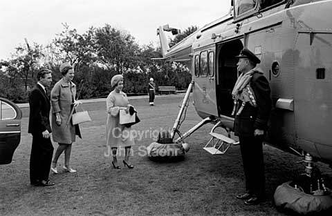 Princess Margaret and Lord Snowdon visit Denmark. From left. Lord Snowdon, pricess Margrtehe and Princess Margaretat Fredenborg Castle.
28/09/64.
24x36, tiff, 300 dpi, size: 4 - 7 MB.
Printsize: 25 cm sa64450301.jpg